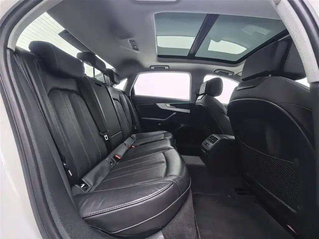Audi A4L 2023 из CN, фото 6