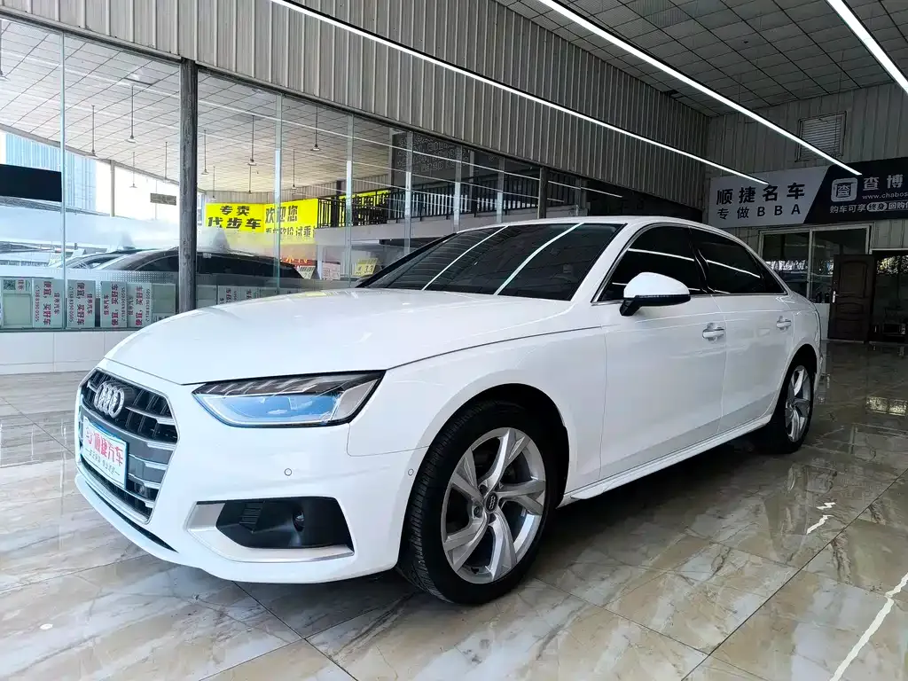 Audi A4L 2022 из CN, фото 1