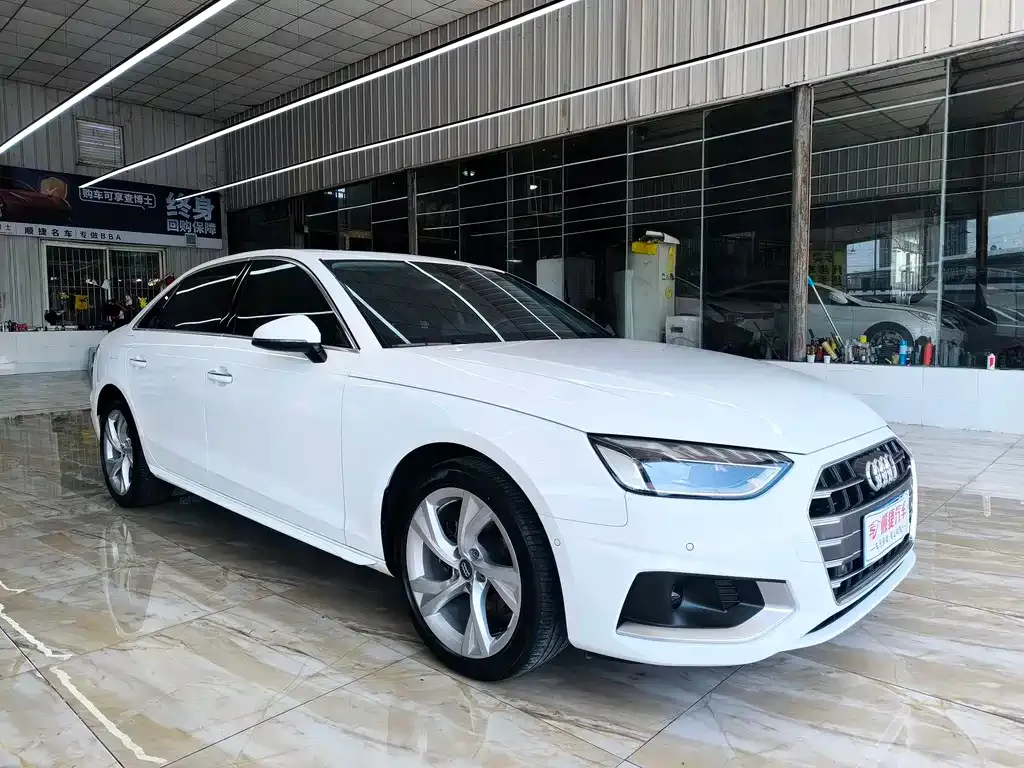 Audi A4L 2022 из CN, фото 6
