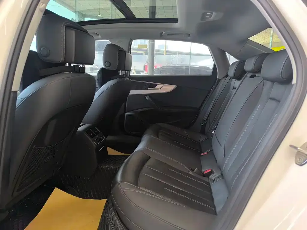 Audi A4L 2022 из CN, фото 3