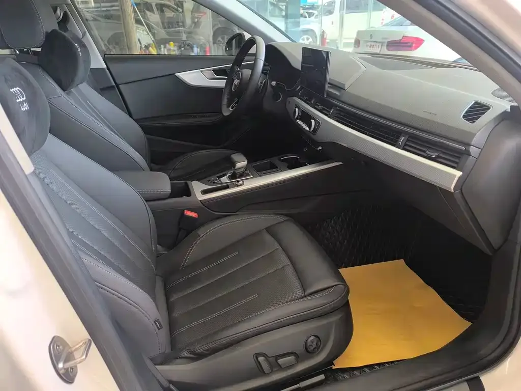 Audi A4L 2022 из CN, фото 10