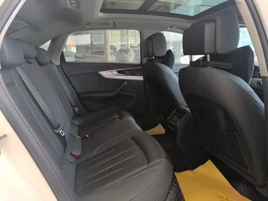 Audi A4L 2022 из CN, фото 9