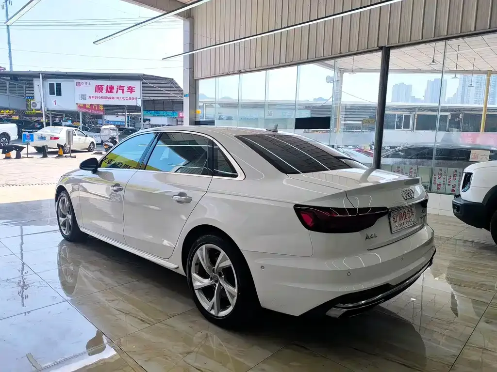 Audi A4L 2022 из CN, фото 8