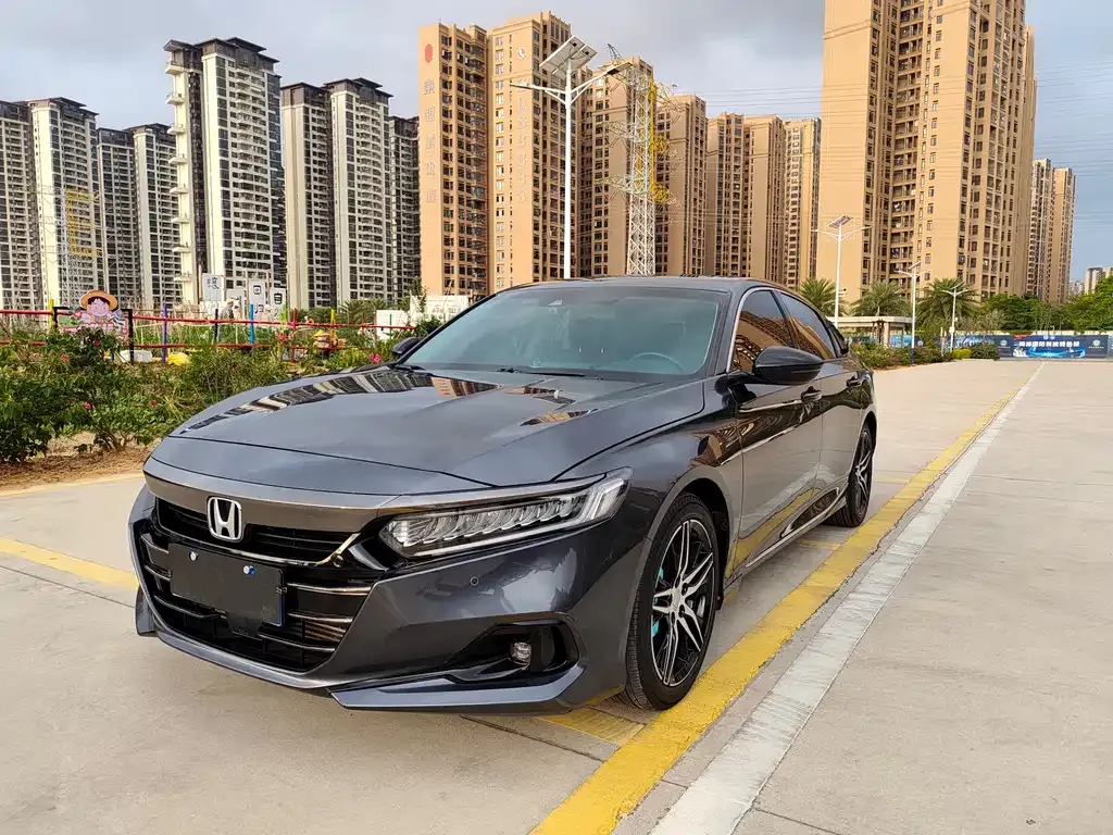 Honda Accord — фото 1