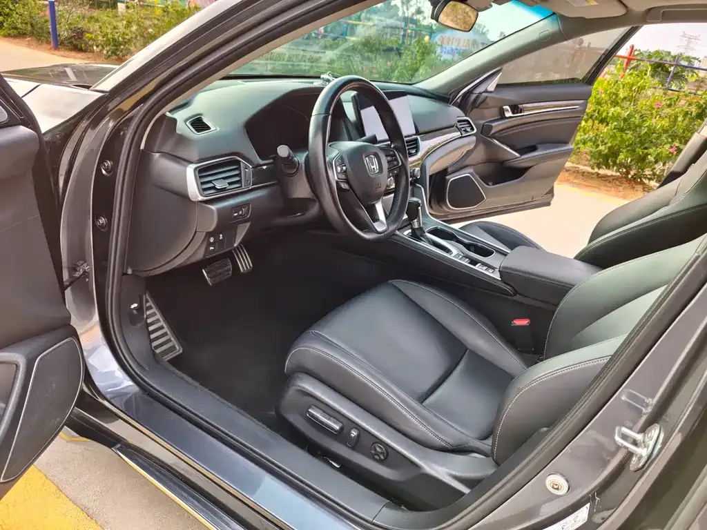 Honda Accord — фото 8