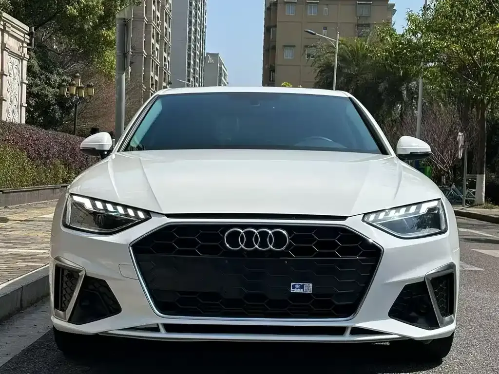 Audi A4L 2021 из CN, фото 5