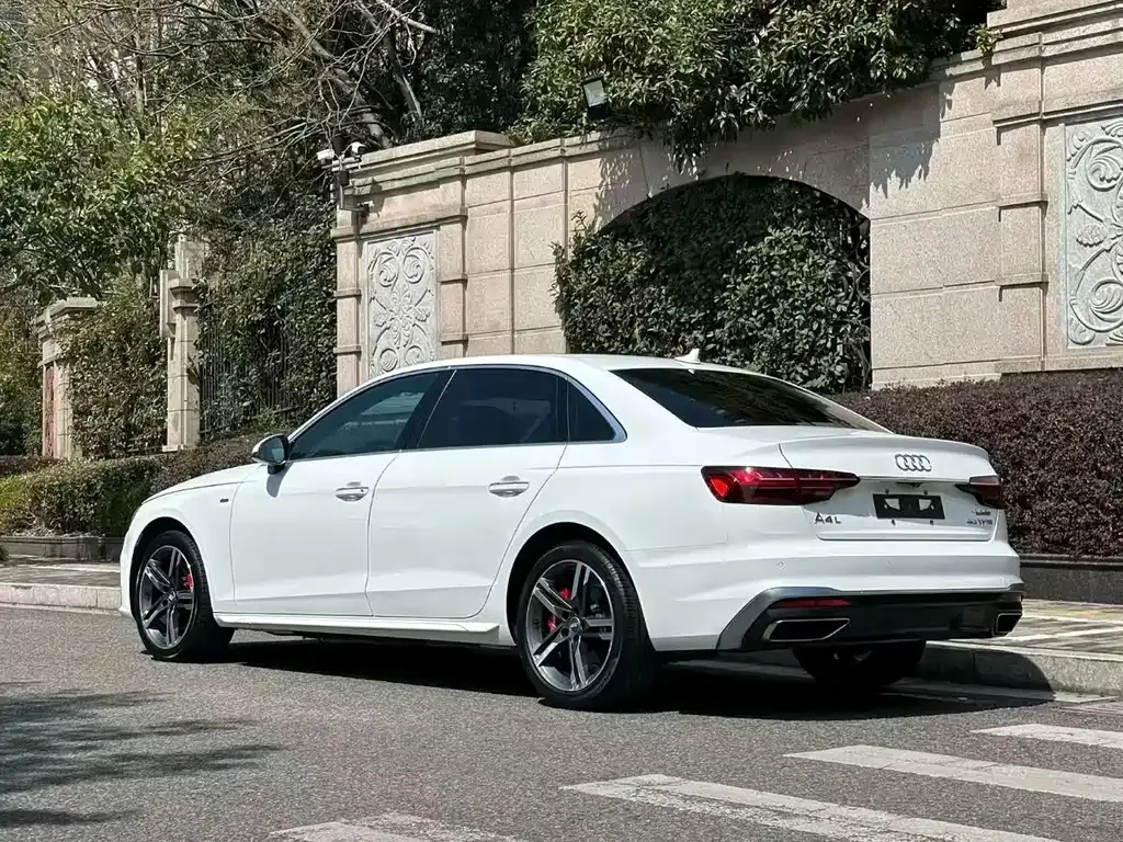 Audi A4L 2021 из CN, фото 9