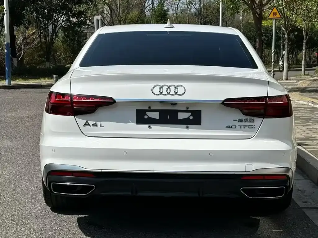 Audi A4L 2021 из CN, фото 3