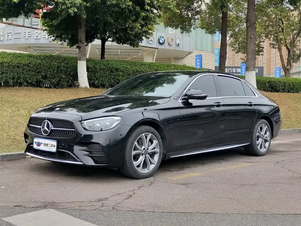 Mercedes-Benz E-Class — фото 1