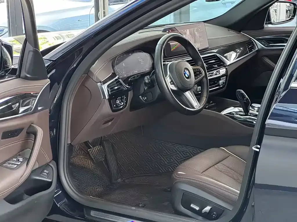 BMW 5 Series 2022 из CN, фото 5