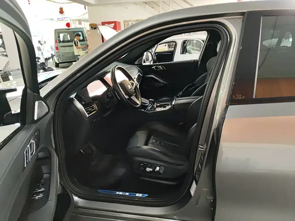 BMW X6 M 2023 из CN, фото 9