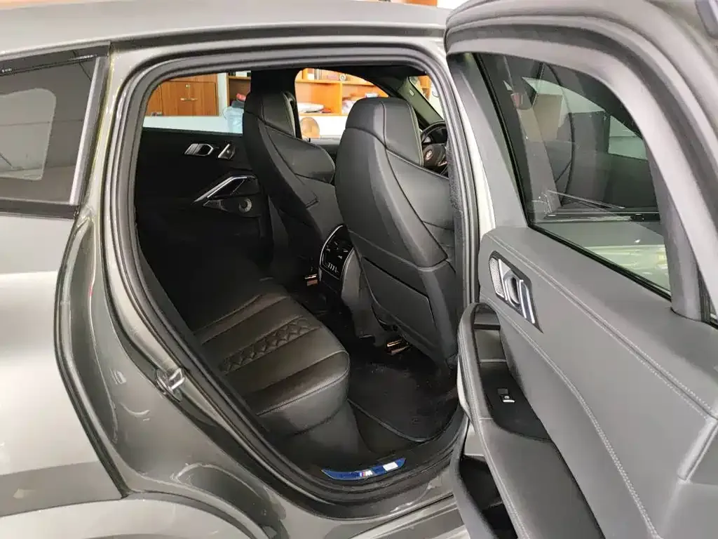 BMW X6 M 2023 из CN, фото 7