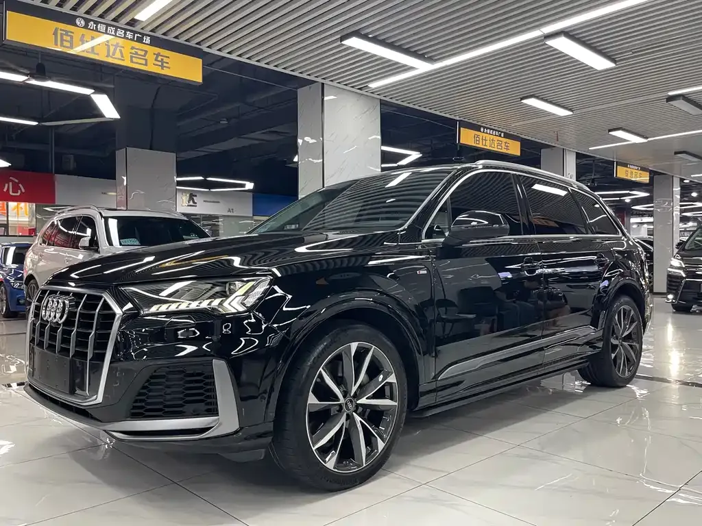 Audi Q7 — фото 1