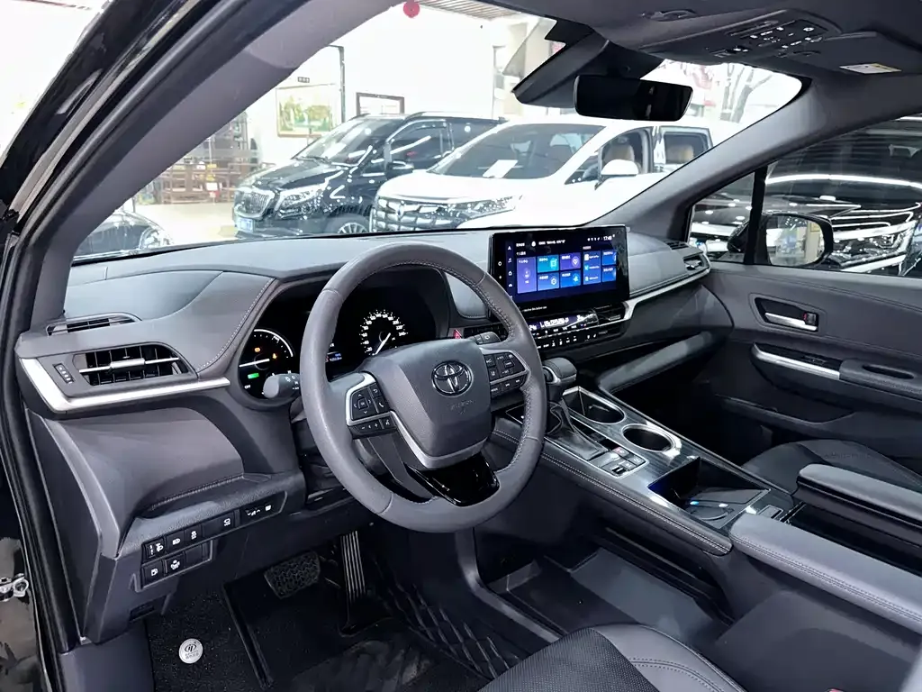 Toyota Sienna — фото 2
