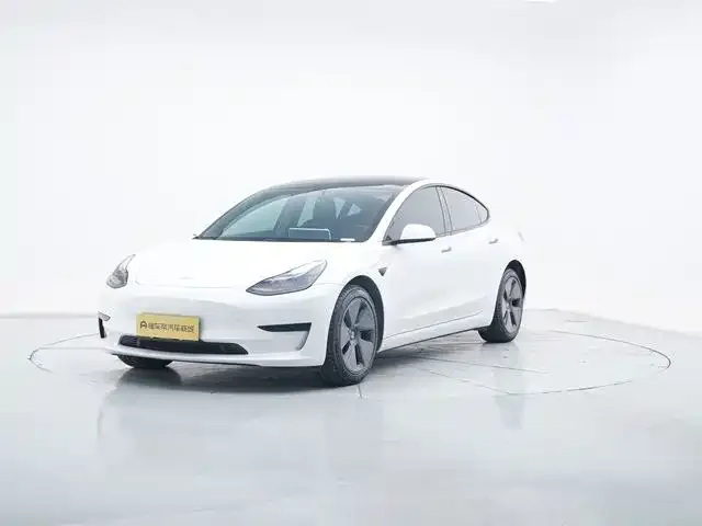 Tesla Model 3 — фото 1