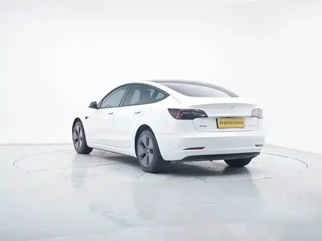 Tesla Model 3 — фото 3