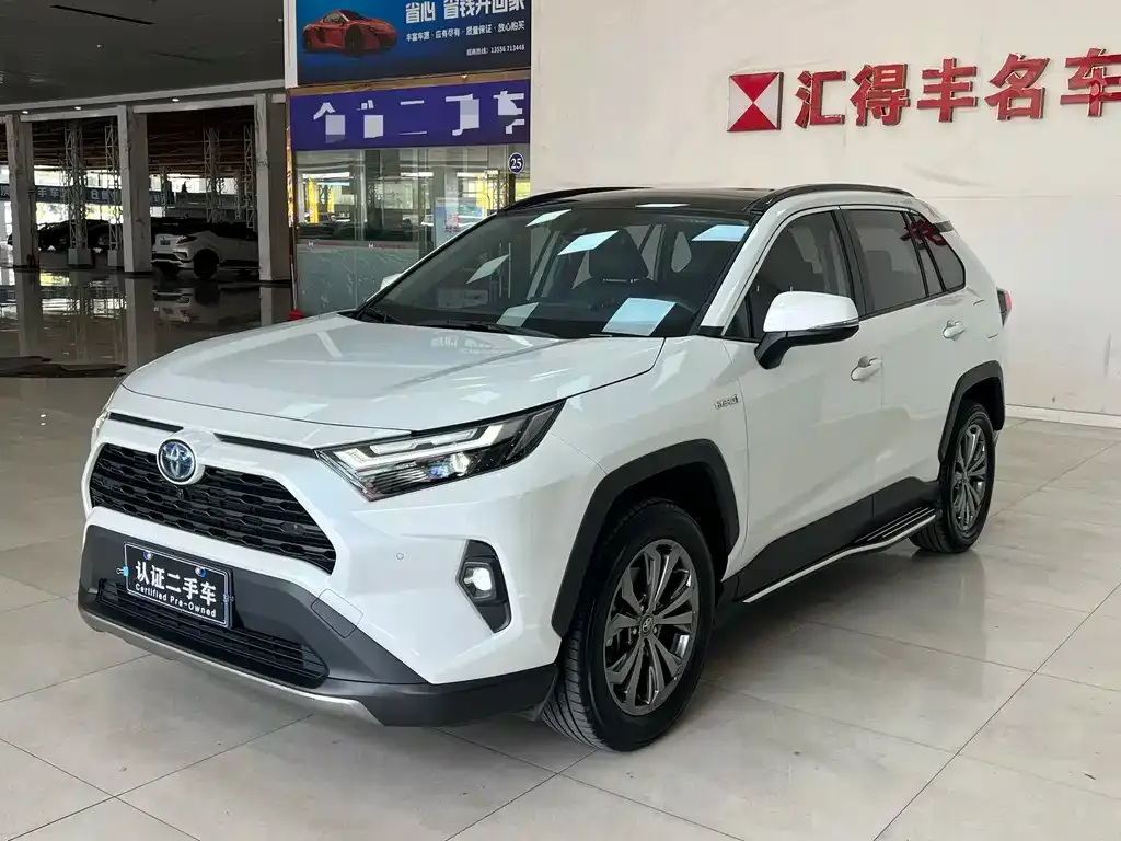 Toyota RAV4 — фото 1