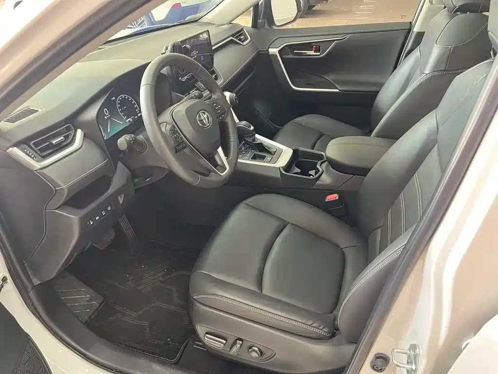 Toyota RAV4 — фото 8