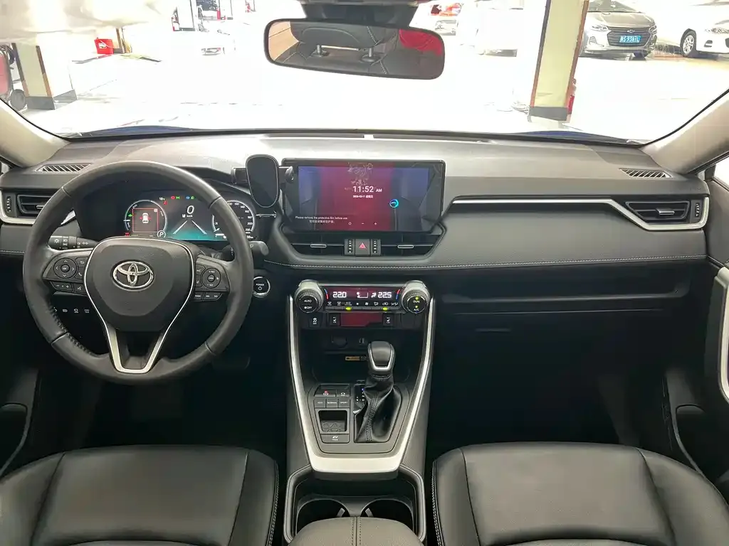 Toyota RAV4 — фото 5