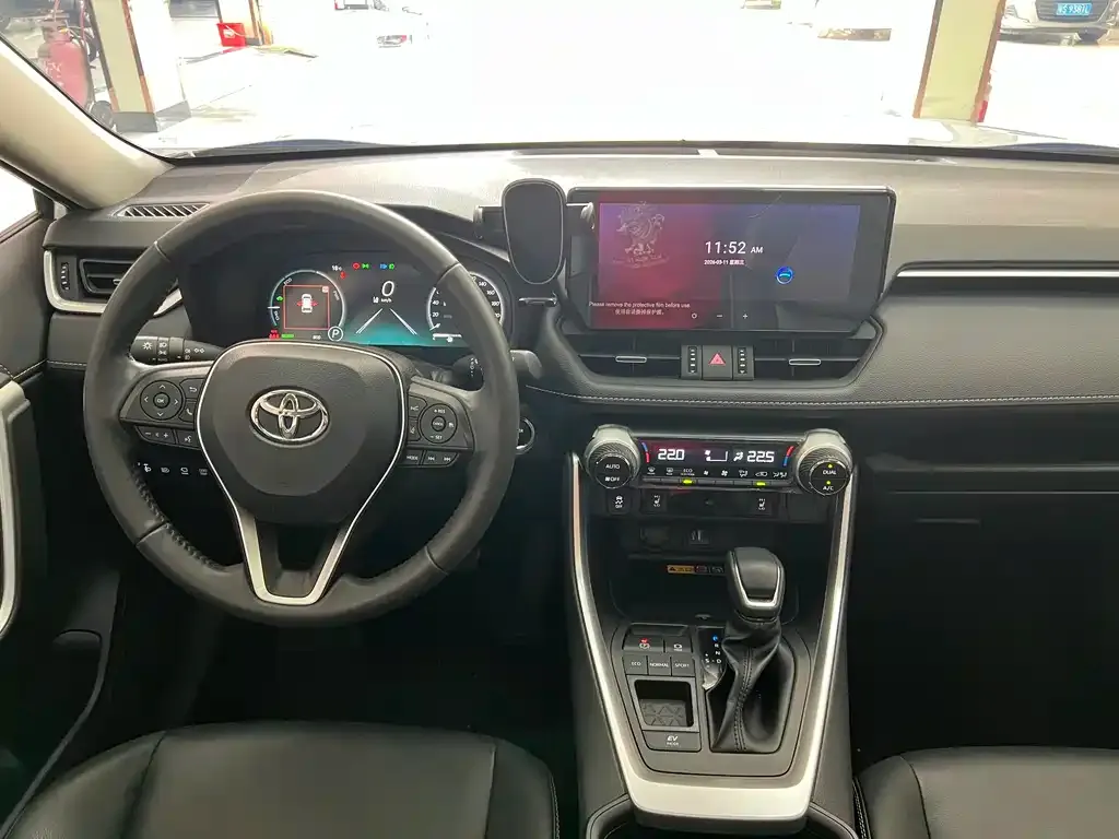 Toyota RAV4 — фото 4