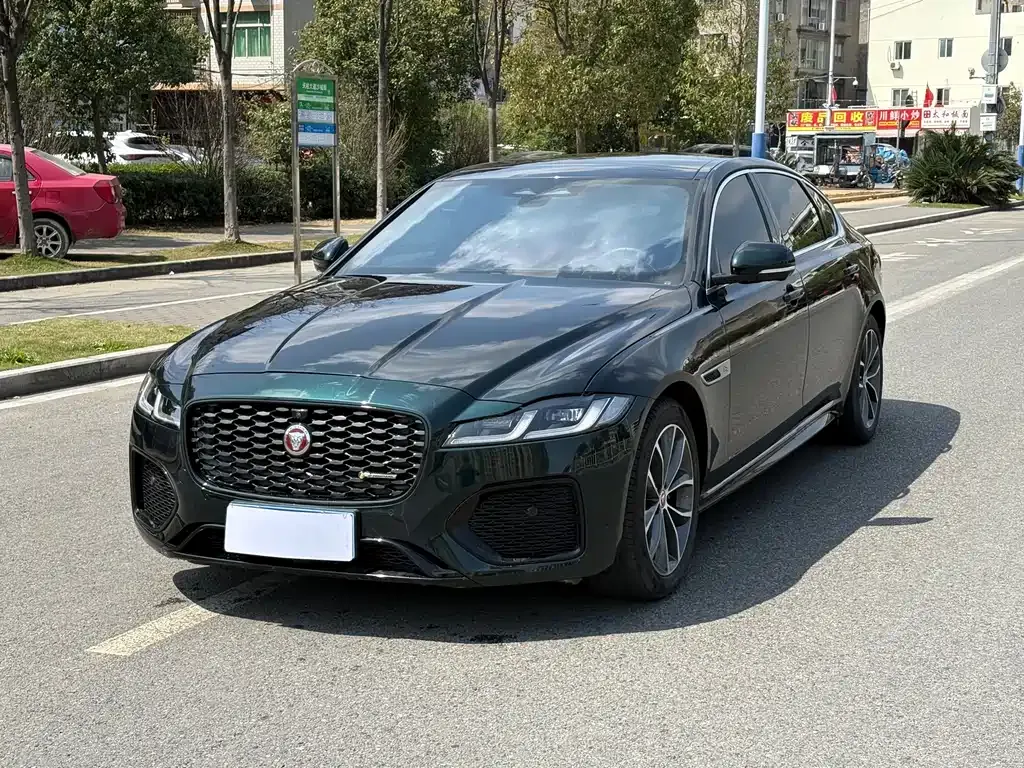 Jaguar XFL — фото 1