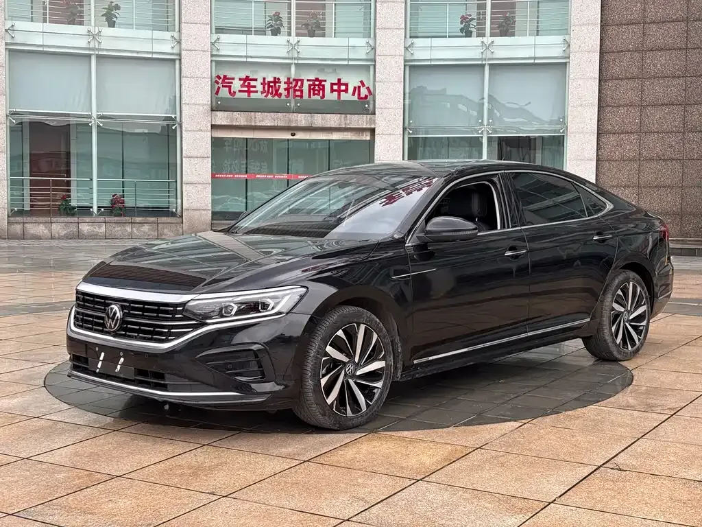 Volkswagen Passat — фото 1