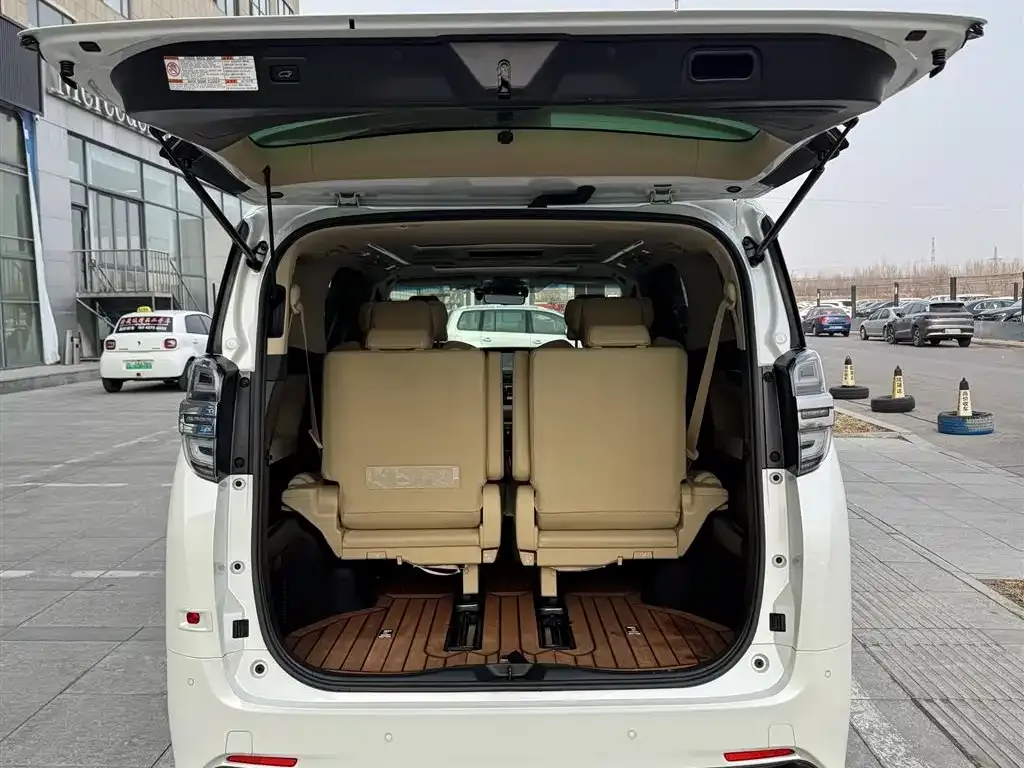 Toyota Vellfire — фото 9