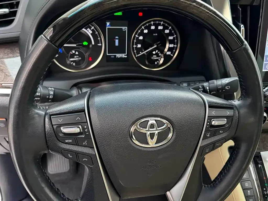 Toyota Vellfire — фото 4