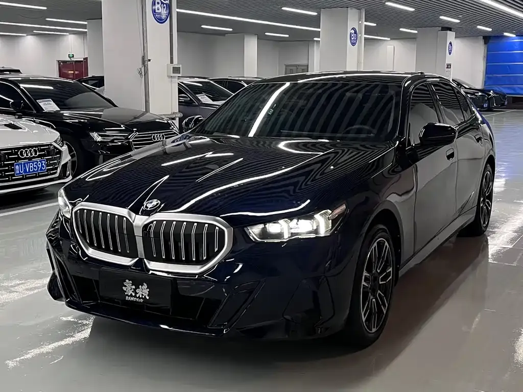BMW 5 Series — фото 1