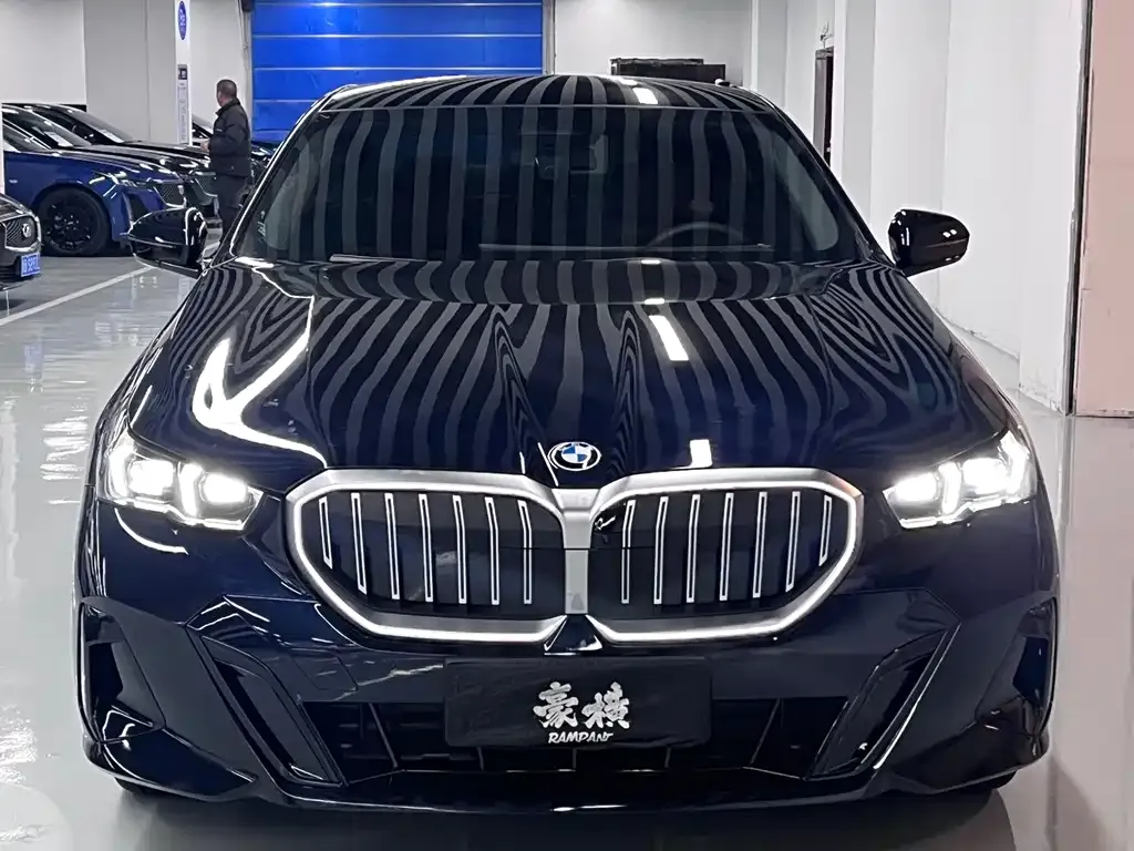 BMW 5 Series — фото 8