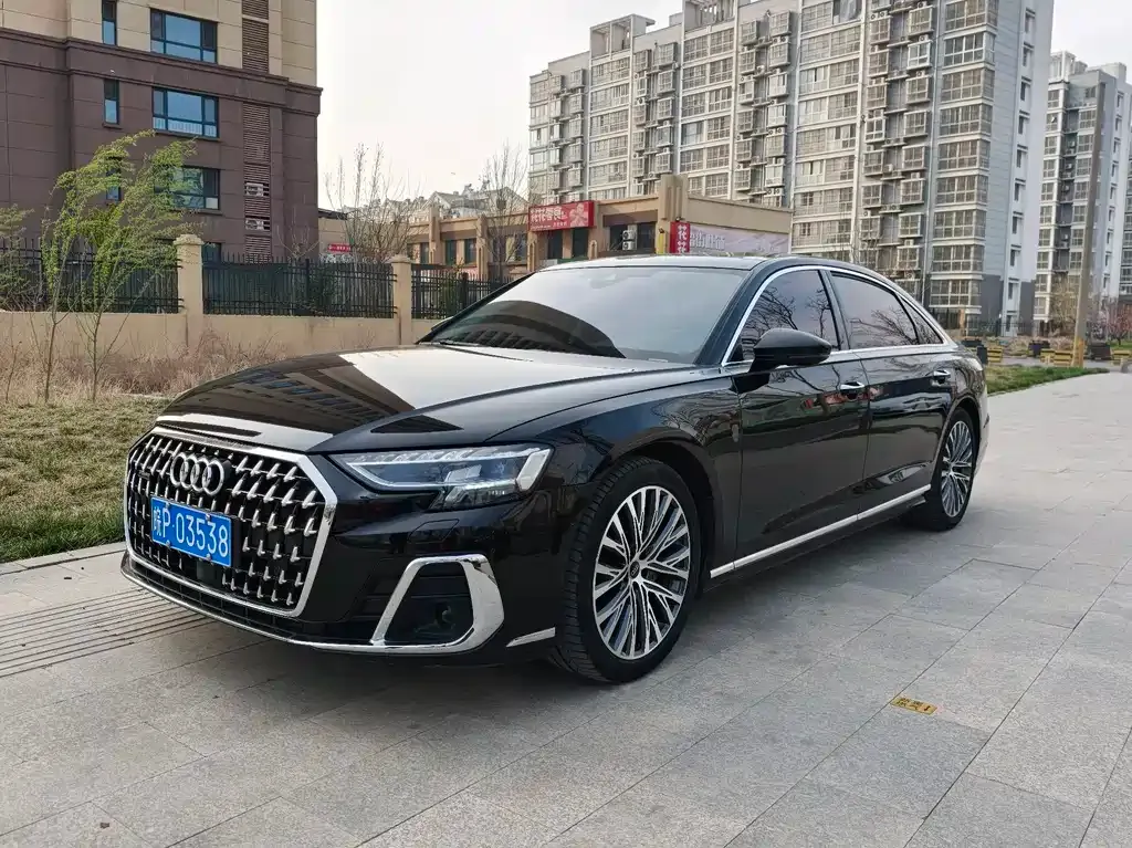 Audi A8 — фото 1