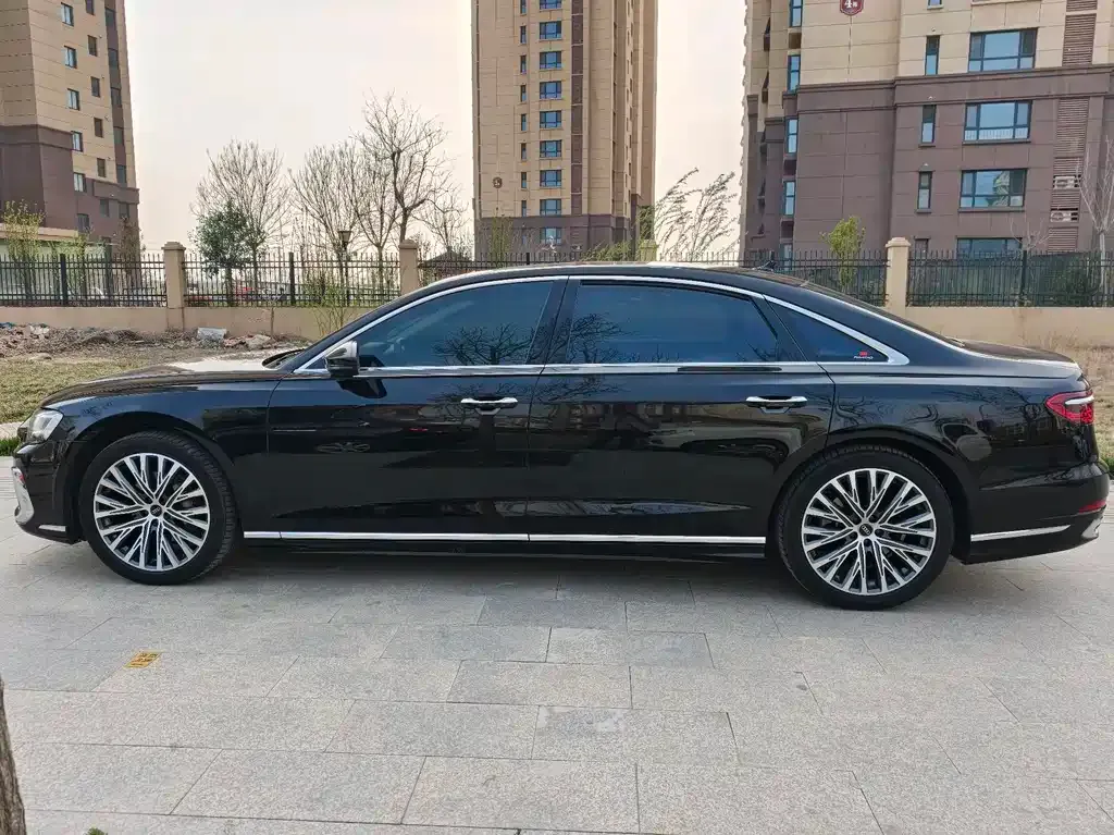 Audi A8 — фото 2