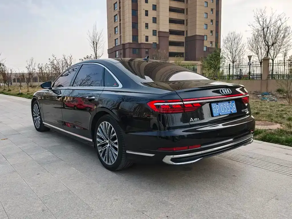 Audi A8 — фото 10