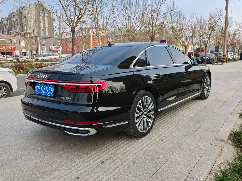 Audi A8 — фото 4