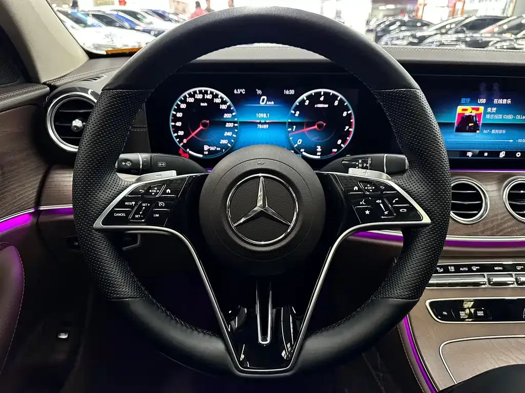 Mercedes-Benz E-Class — фото 10