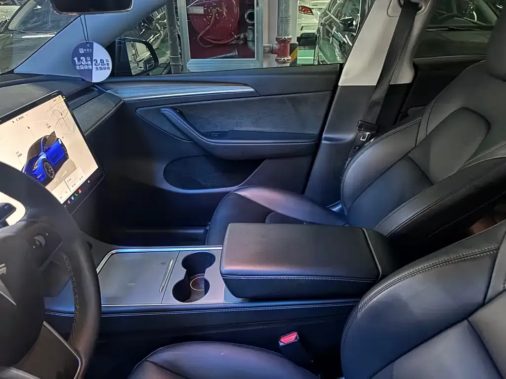Tesla Model Y — фото 5