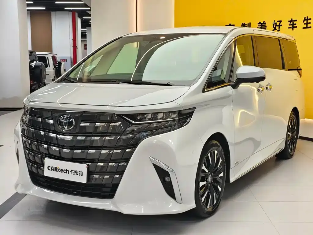 Toyota Alphard — фото 1