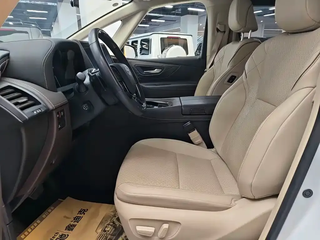 Toyota Alphard — фото 8