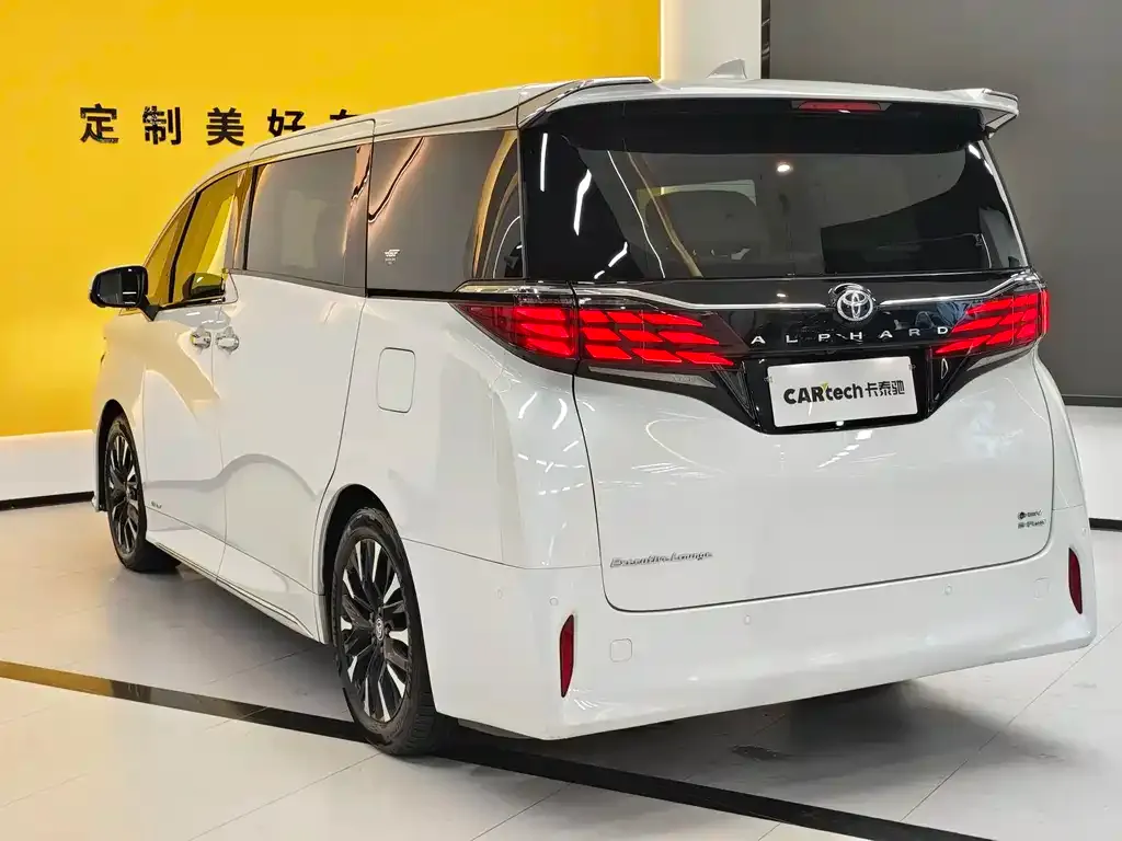 Toyota Alphard — фото 5