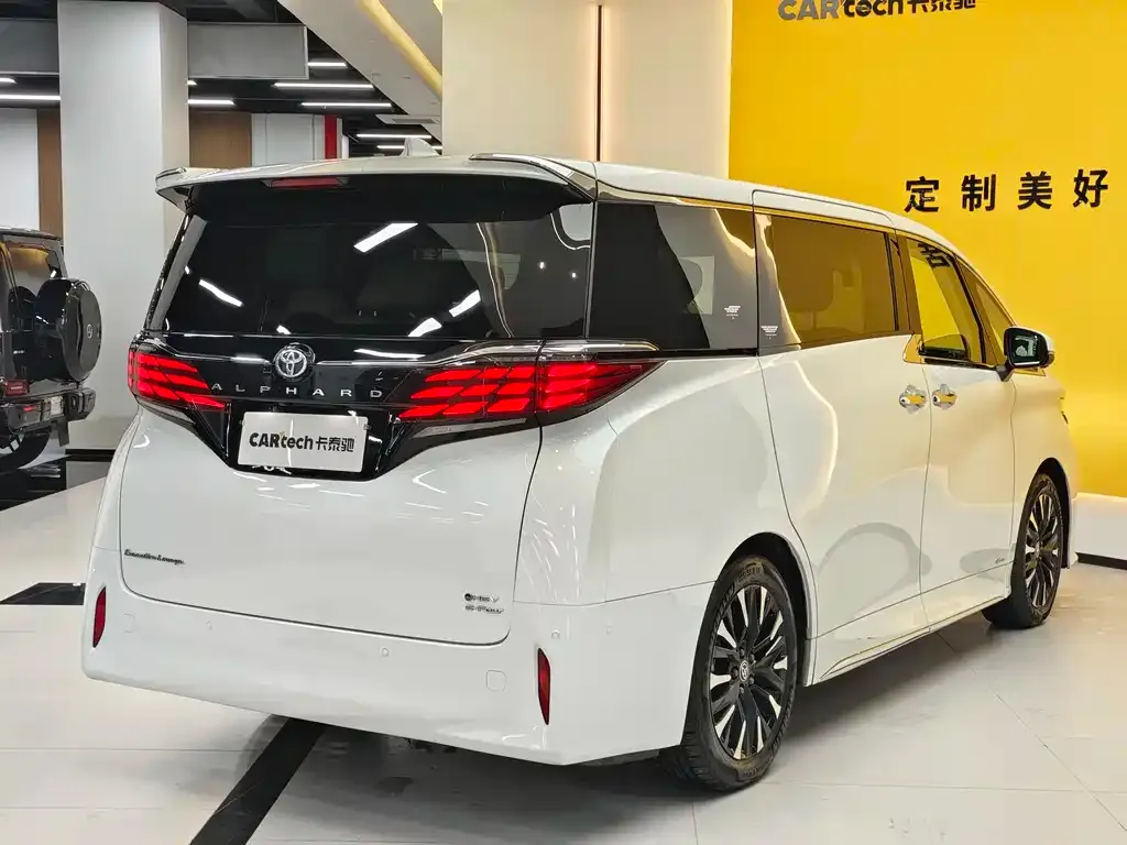 Toyota Alphard — фото 10