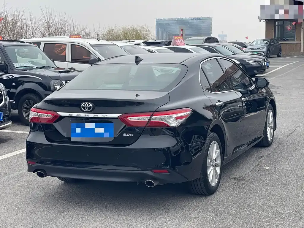 Toyota Camry — фото 10