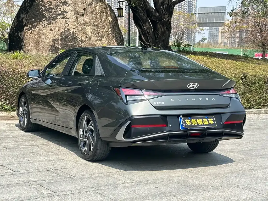Hyundai Elantra — фото 8