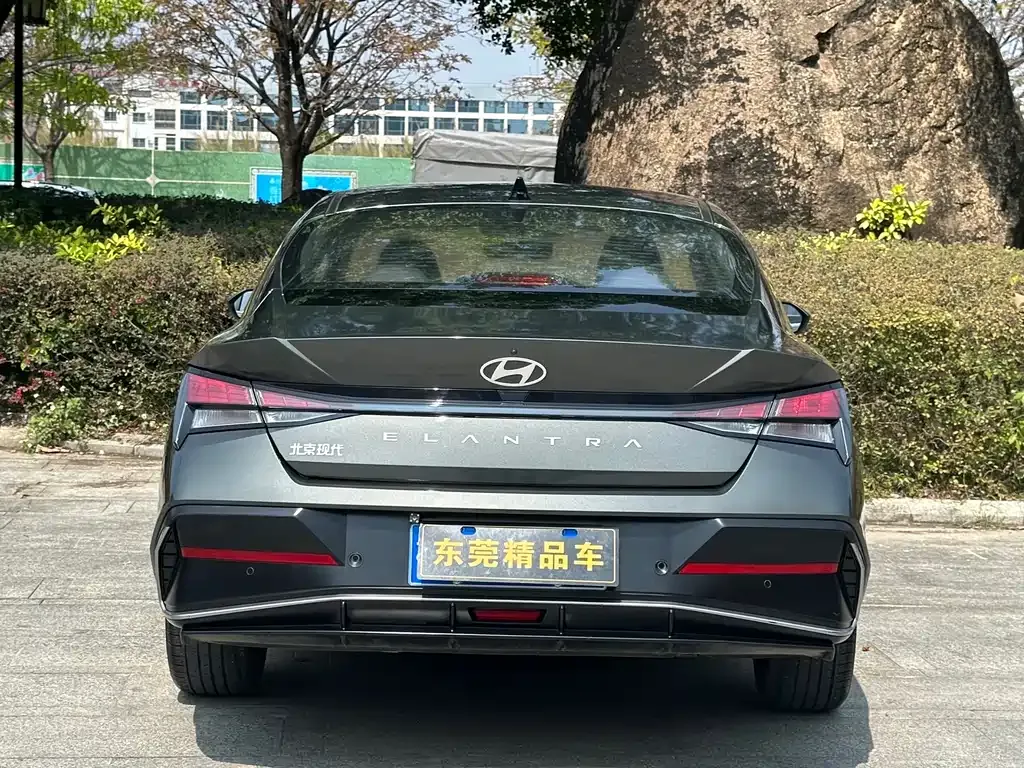 Hyundai Elantra — фото 5