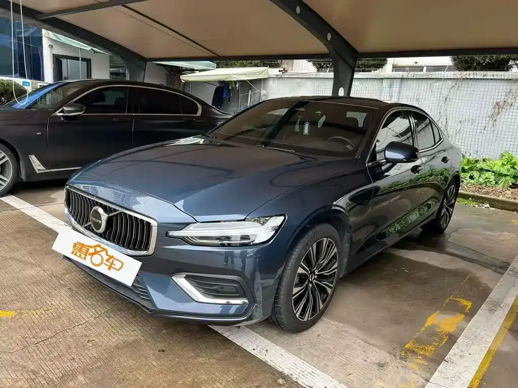 Volvo S60 — фото 1