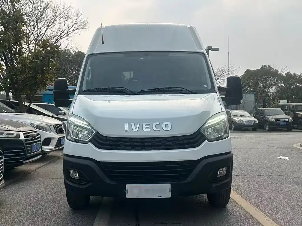 IVECO Ousheng — фото 5