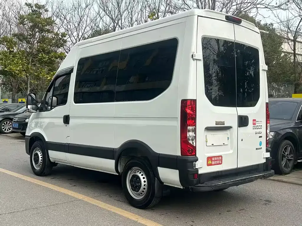 IVECO Ousheng — фото 9