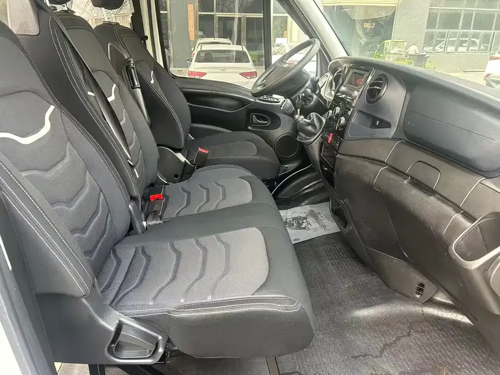 IVECO Ousheng — фото 10