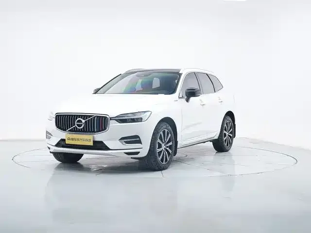 Volvo XC60 — фото 1
