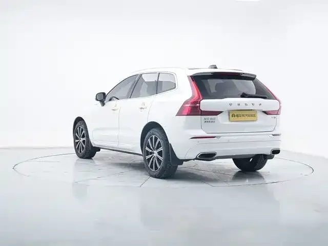 Volvo XC60 — фото 8