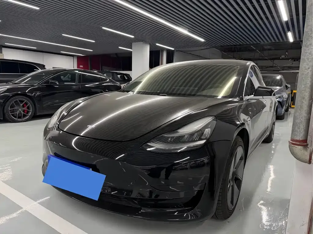 Tesla Model 3 — фото 1
